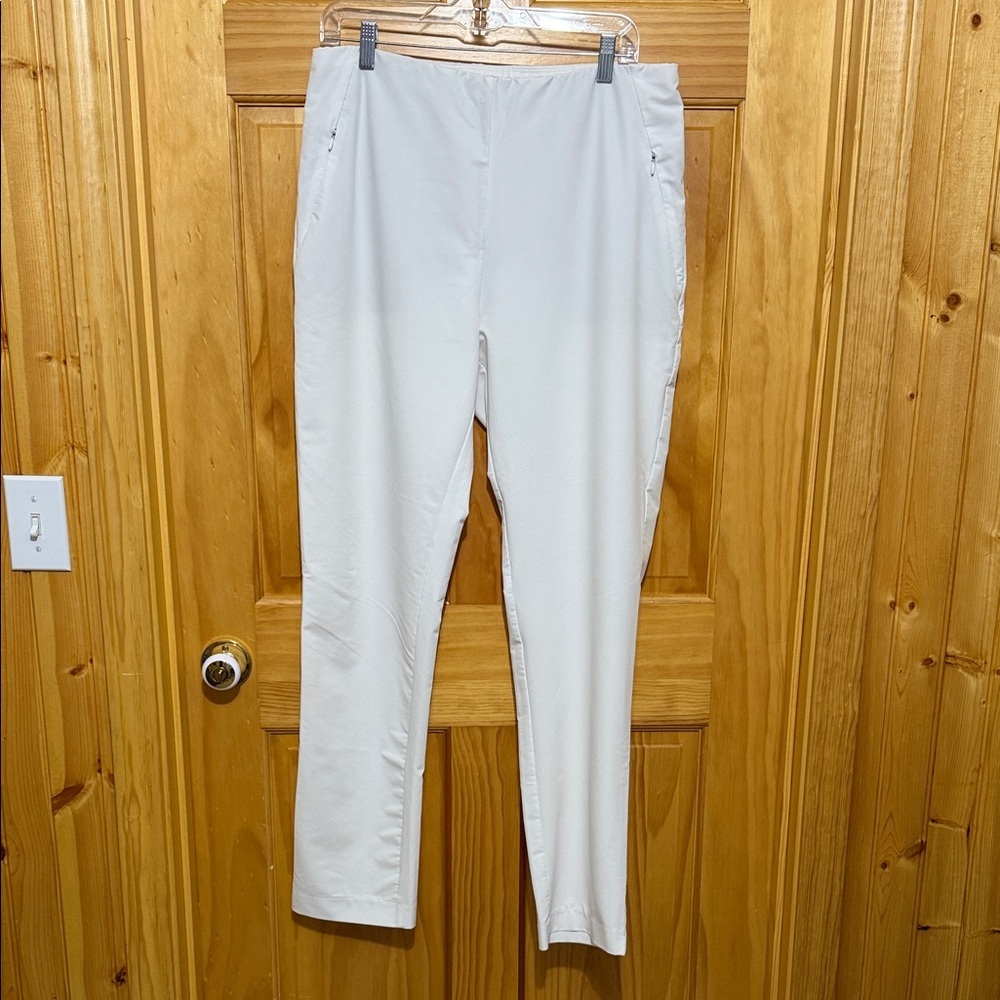 Tail Woman’s White Straight-Leg Golf Pants, Size 14.